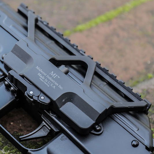 Universal-Visierhalterung der AK-Serie von Midwest Industries